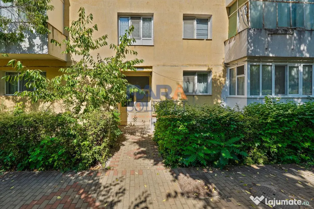 3 camere decomandat, etaj 1, două balcoane - Roman (Neamt)