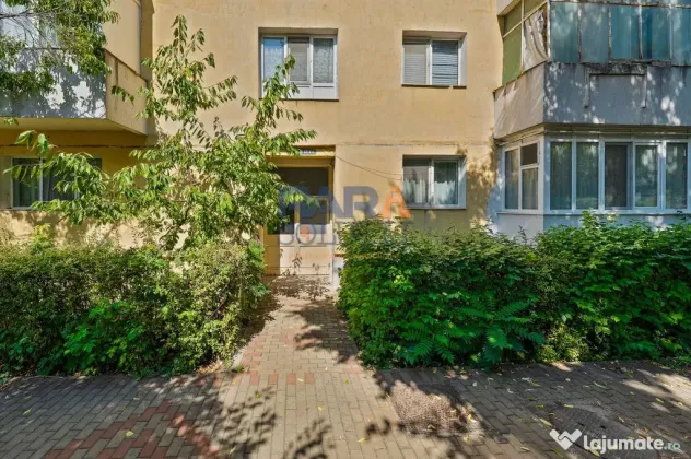 3 camere decomandat, etaj 1, două balcoane - Roman (Neamt)