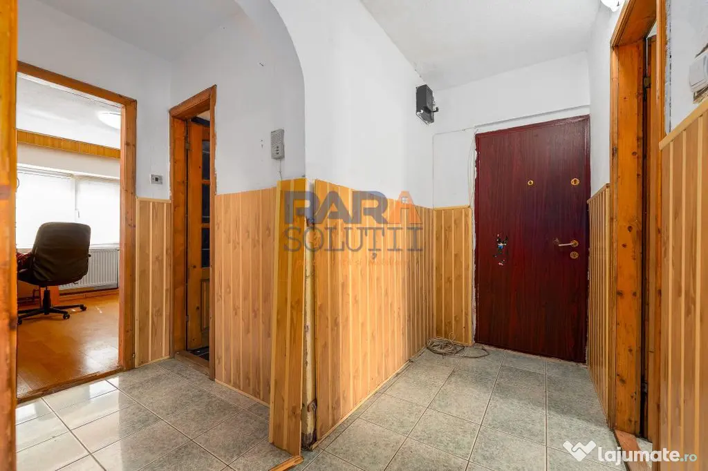 3 camere decomandat, etaj 1, două balcoane - Roman (Neamt)