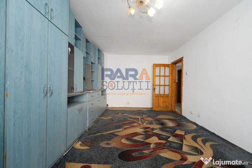 3 camere decomandat, etaj 1, două balcoane - Roman (Neamt)