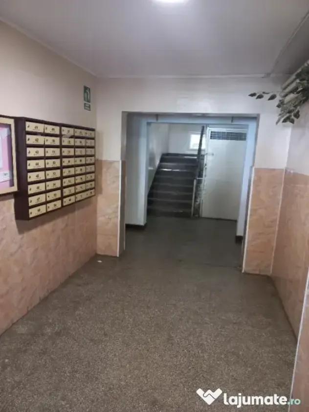 Inchirieri garsoniera 18m2. Pta Reșita