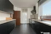 Casă ideală pentru familie–4 camere, curte amenajată... 