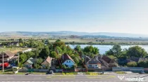 Casă 3 camere, teren 1.651 mp, vedere spre lac, Feldioara
