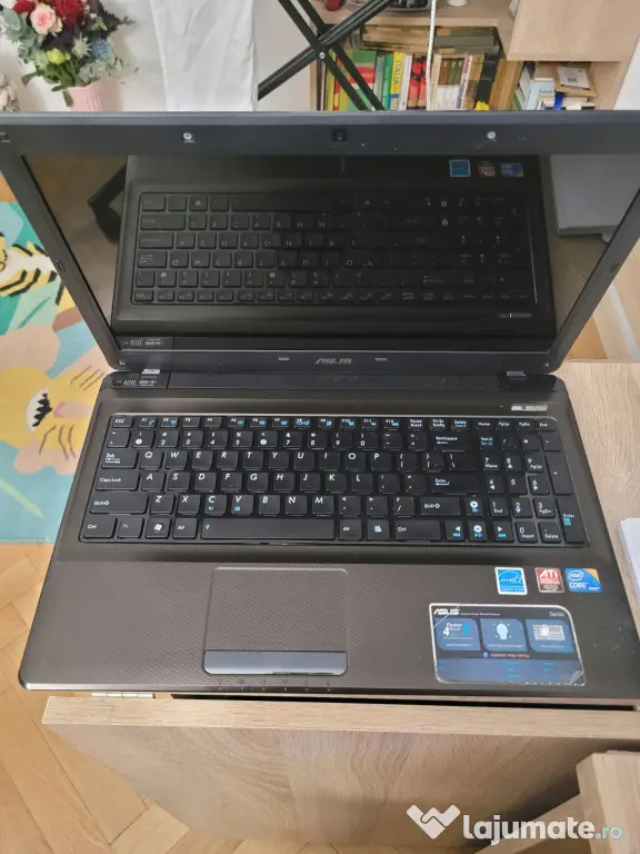 Vand laptop ASUS I5 cu 6GB RAM si SSD 240 GB