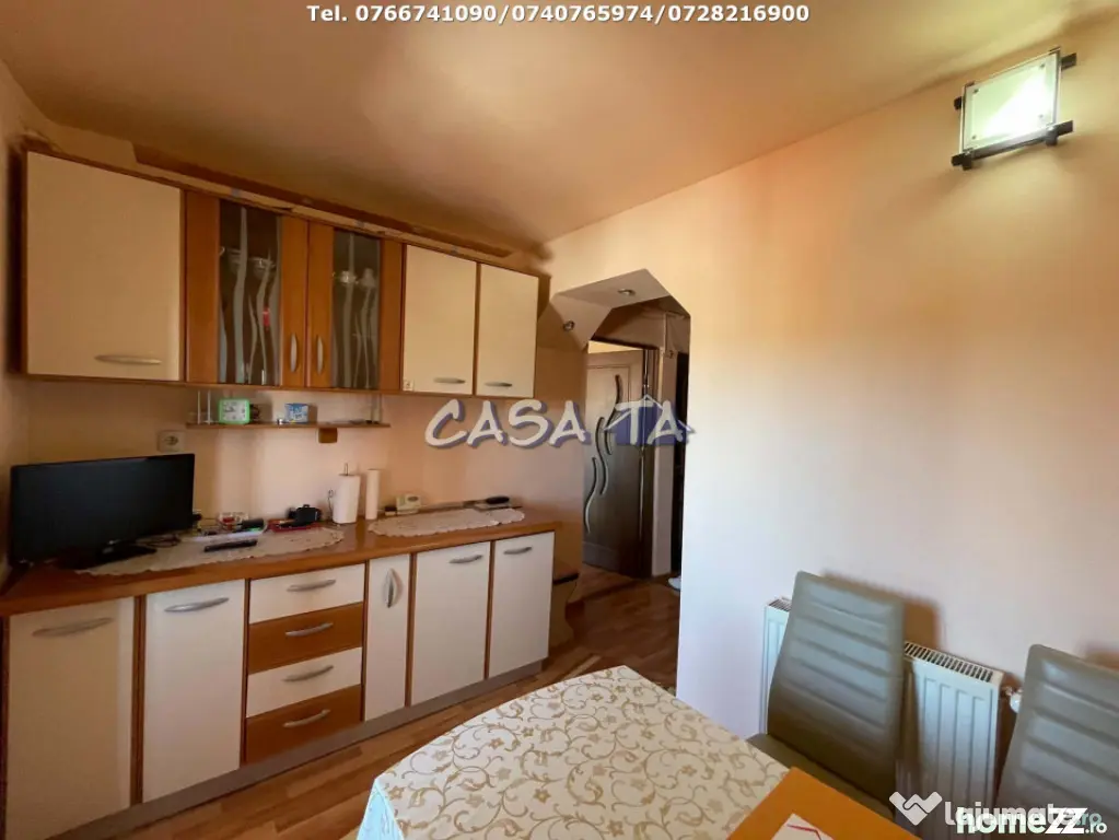 Apartament 3 Camere, Etaj 4 (cu acoperis), Bd. Ecaterina Teo - Targu Jiu (Gorj)