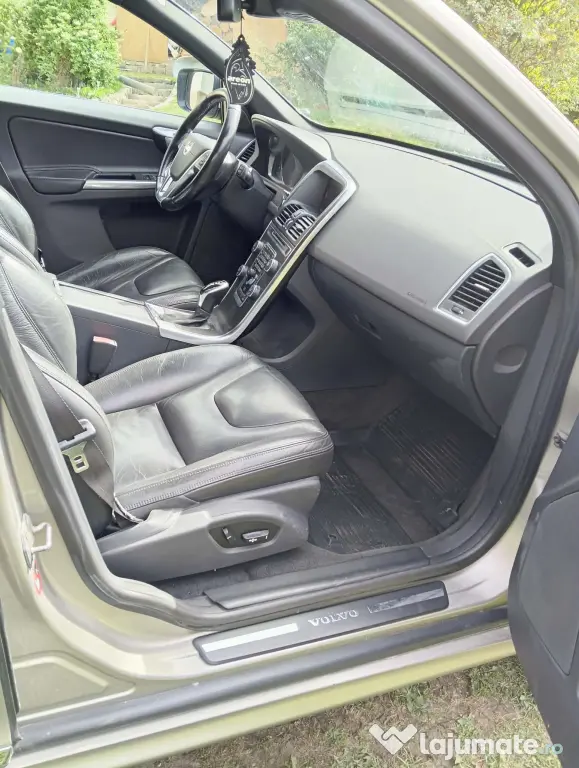 Vând Volvo XC 60 2014