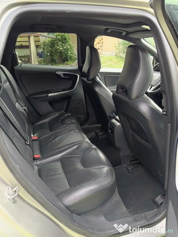 Vând Volvo XC 60 2014