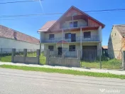 Casă spațioasă la gri in Blăjel 