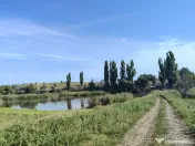 Teren Filesti, deschidere 28 m – Zonă în dezvoltare 