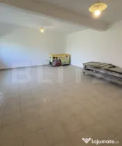 Spațiu comercial și depozit 60 mp cu curte de 500 mp și p