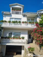 Casa la cheie mobilata si utilata cu 2500mp teren in oras 