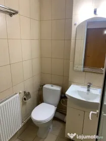 Închiriez garsonieră în centru