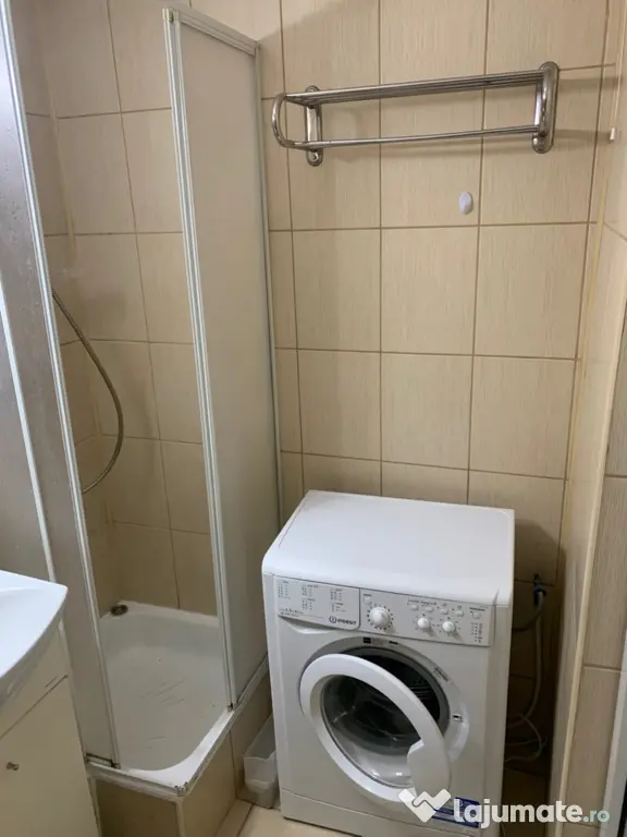 Închiriez garsonieră în centru