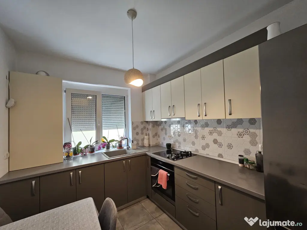 Apartament 2 camere + grădină 50 m + parcare