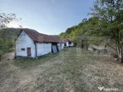 Casă de vânzare cu teren generos