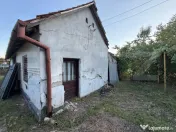 Casă de vânzare cu teren generos