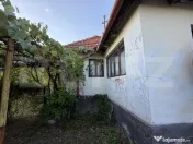 Casă de vânzare cu teren generos
