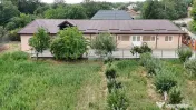 Casă cu teren generos și livadă – Păunești, Vișioara