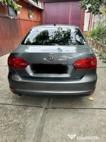 Vând Volkswagen Jetta