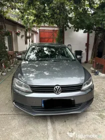 Vând Volkswagen Jetta