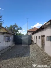 Casă locuibilă cu teren 2.809 mp și anexe, la doar 20 min 