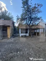 Casă locuibilă cu teren 2.809 mp și anexe, la doar 20 min 