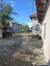 Casă locuibilă cu teren 2.809 mp și anexe, la doar 20 min 