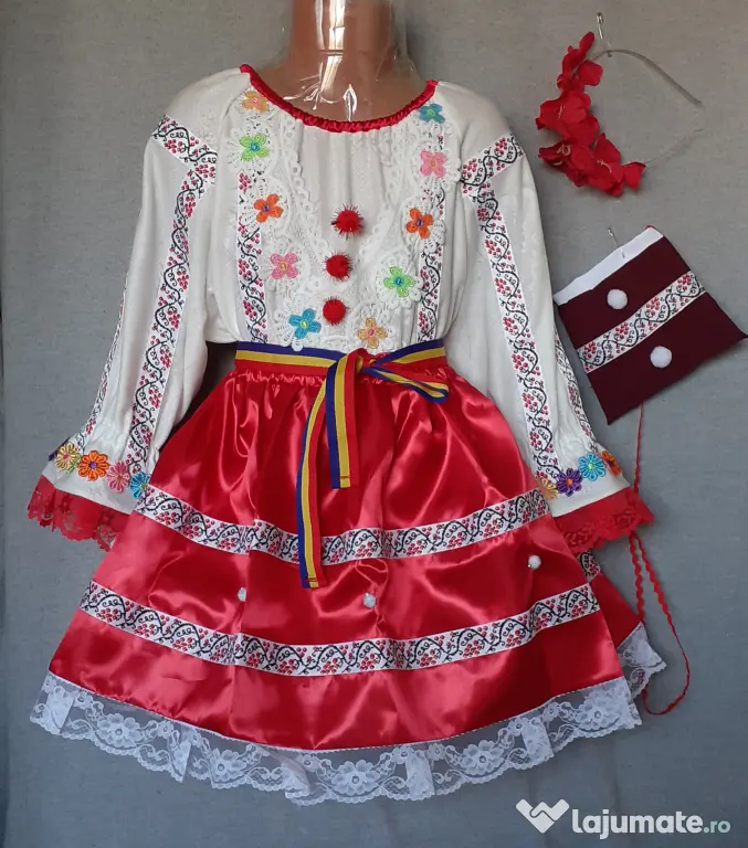 Costum popular pentru copii 8-9-10 ani