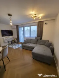 Apartament cu 2 camere, renovat integral, terasă și vedere 