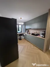 Apartament cu 2 camere, renovat integral, terasă și vedere