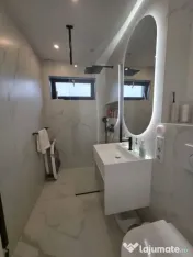 Apartament cu 2 camere, renovat integral, terasă și vedere