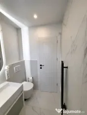 Apartament cu 2 camere, renovat integral, terasă și vedere