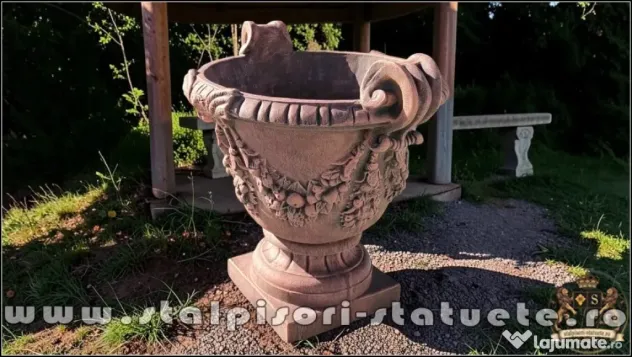 Vază mare cu picior, terracotta patinat, model V2.
