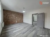 Apartament cu 2 camere cu curte proprie de vanzare zona - UT 