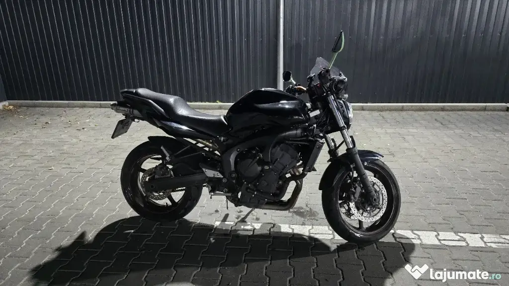 Motocicleta Yamaha FZ6 S1 anul 2005