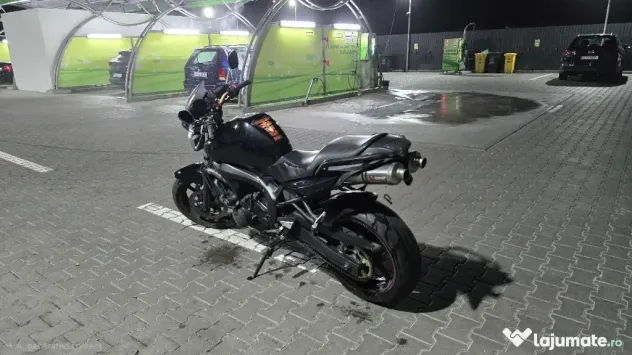 Motocicleta Yamaha FZ6 S1 anul 2005