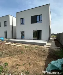 Duplex 5 camere spatios, cu 3 locuri de parcare - Dumbravita