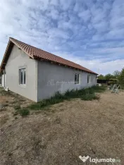 CAS#258; 3 CAMERE - 70 mp utili 350 mp teren 10 mp teras 