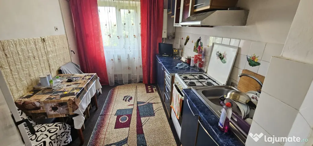 Poarta 2 , 2 camere decomandat cu 2 balcoane