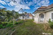 Casă cărămidă 80 mp, teren 1000 mp, colț, 7 km de Roman, Trifești 