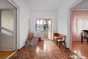 Casă cărămidă 80 mp, teren 1000 mp, colț, 7 km de Roman, Trifești 