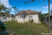 Casă cărămidă 80 mp, teren 1000 mp, colț, 7 km de Roman, Trifești 