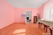 Casă cărămidă 80 mp, teren 1000 mp, colț, 7 km de Roman, Trifești 