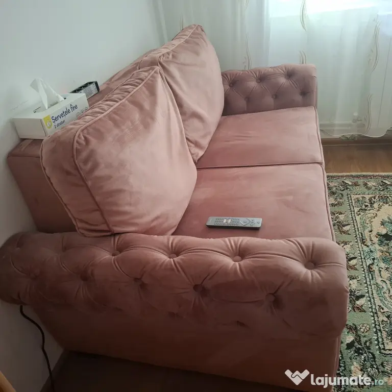 Vând canapea extensibilă din catifea