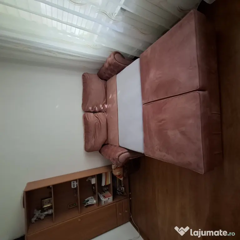 Vând canapea extensibilă din catifea
