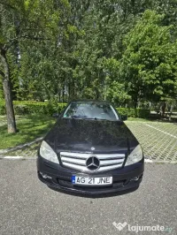 Vând Mercedes Benz C180 