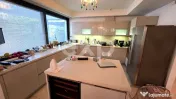 Apartament 4 camere- parter + gradina + 3 locuri de parcare- 