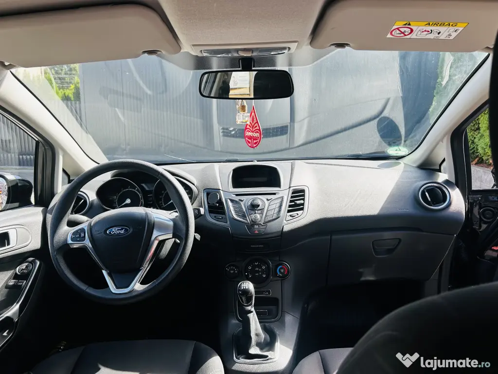 Vând Ford Fiesta 2015