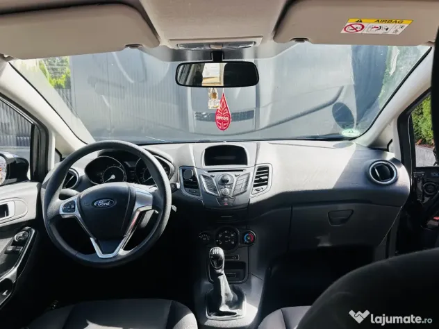 Vând Ford Fiesta 2015