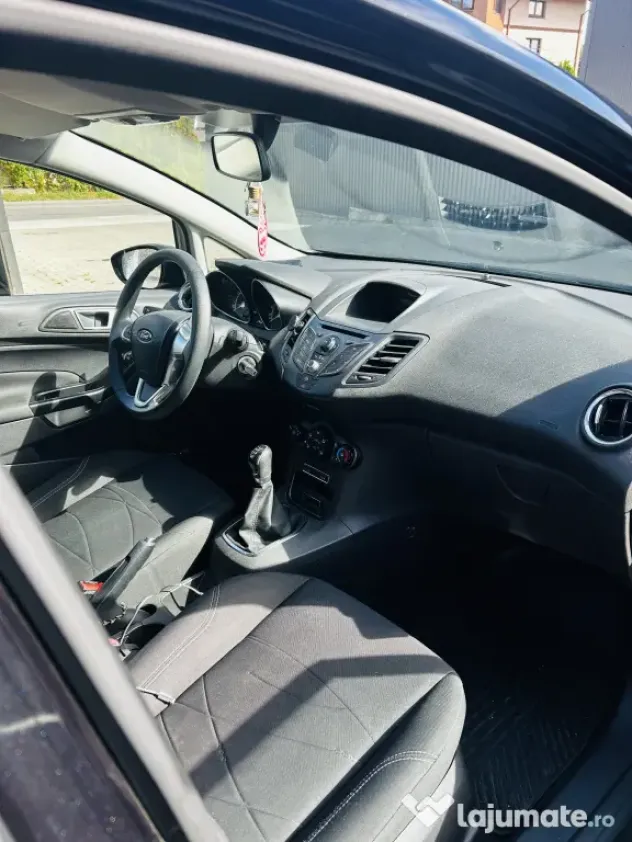 Vând Ford Fiesta 2015